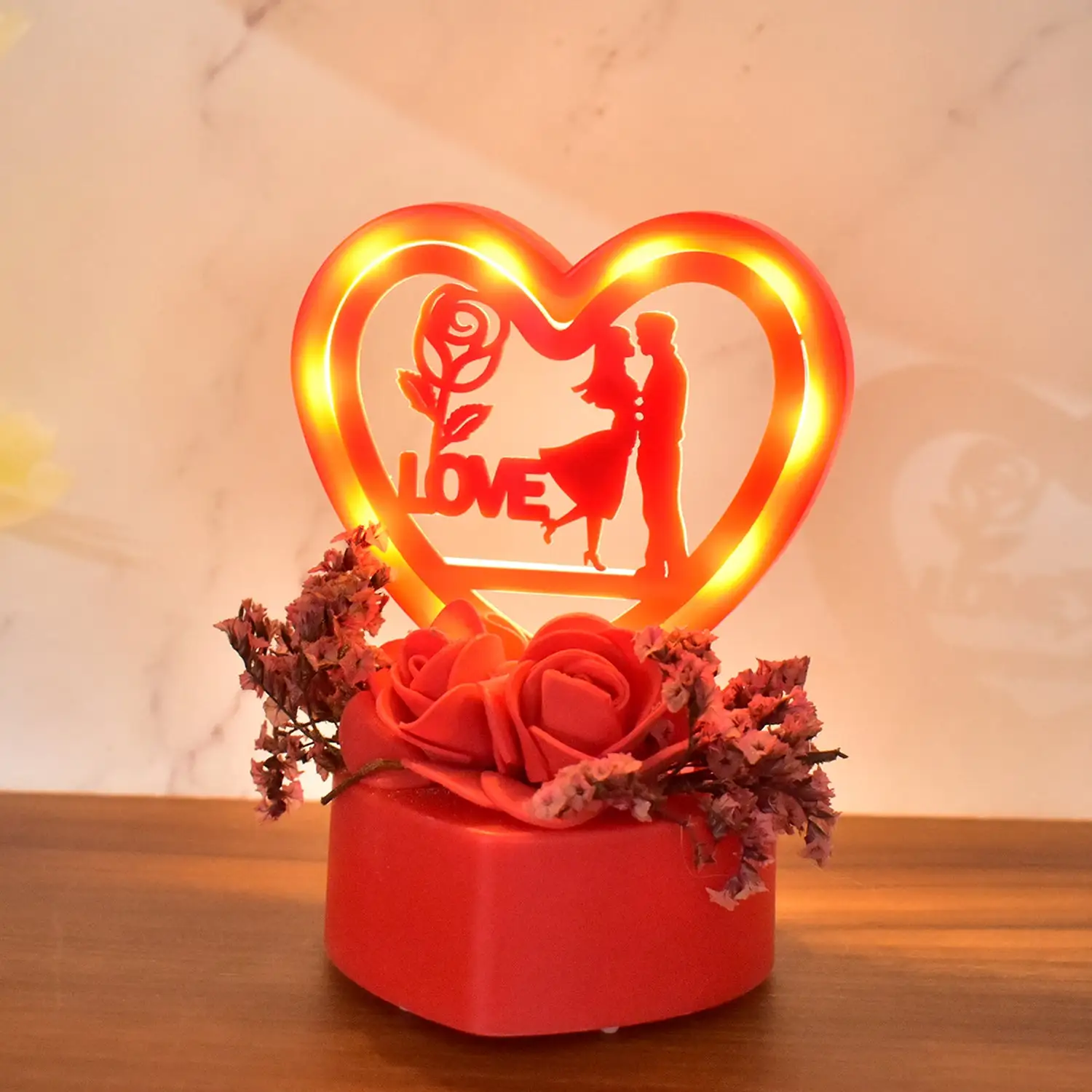 love-couple-showpiece-1 webp