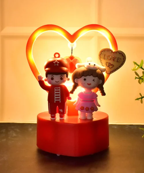 showpiece-with-heart-frame webp