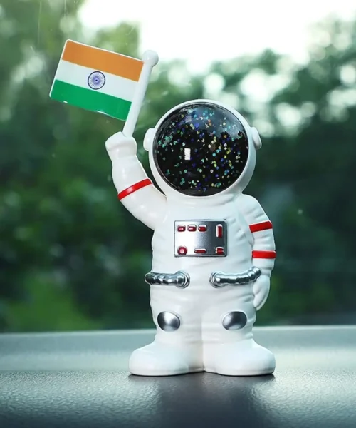 solar-powered-decorative-astronaut-for-desk webp