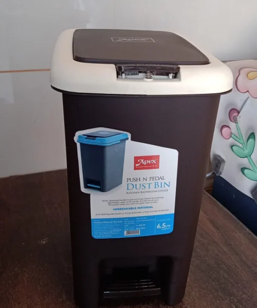hands-free-dust-bin-for-kitchen webp