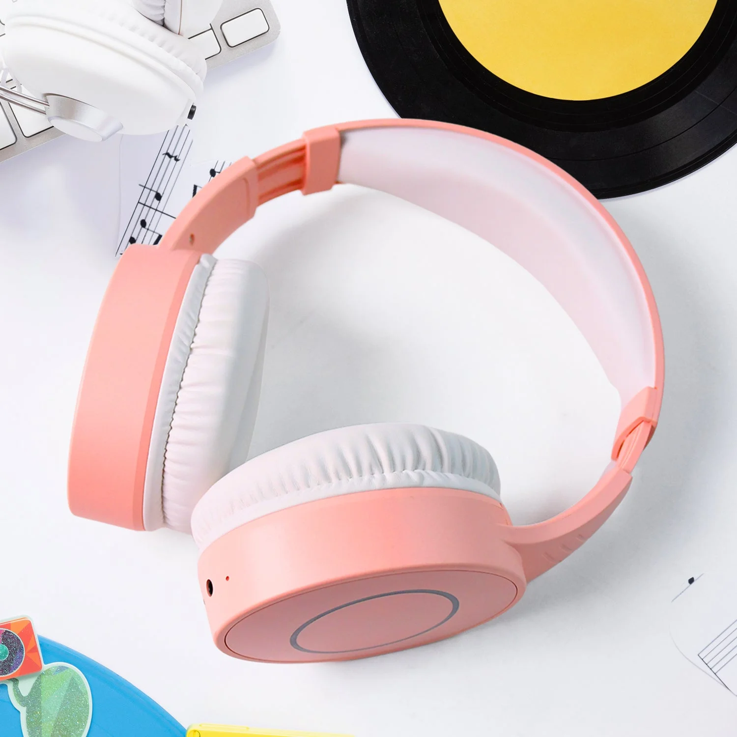 wireless-bluetooth-headphones-for-music webp