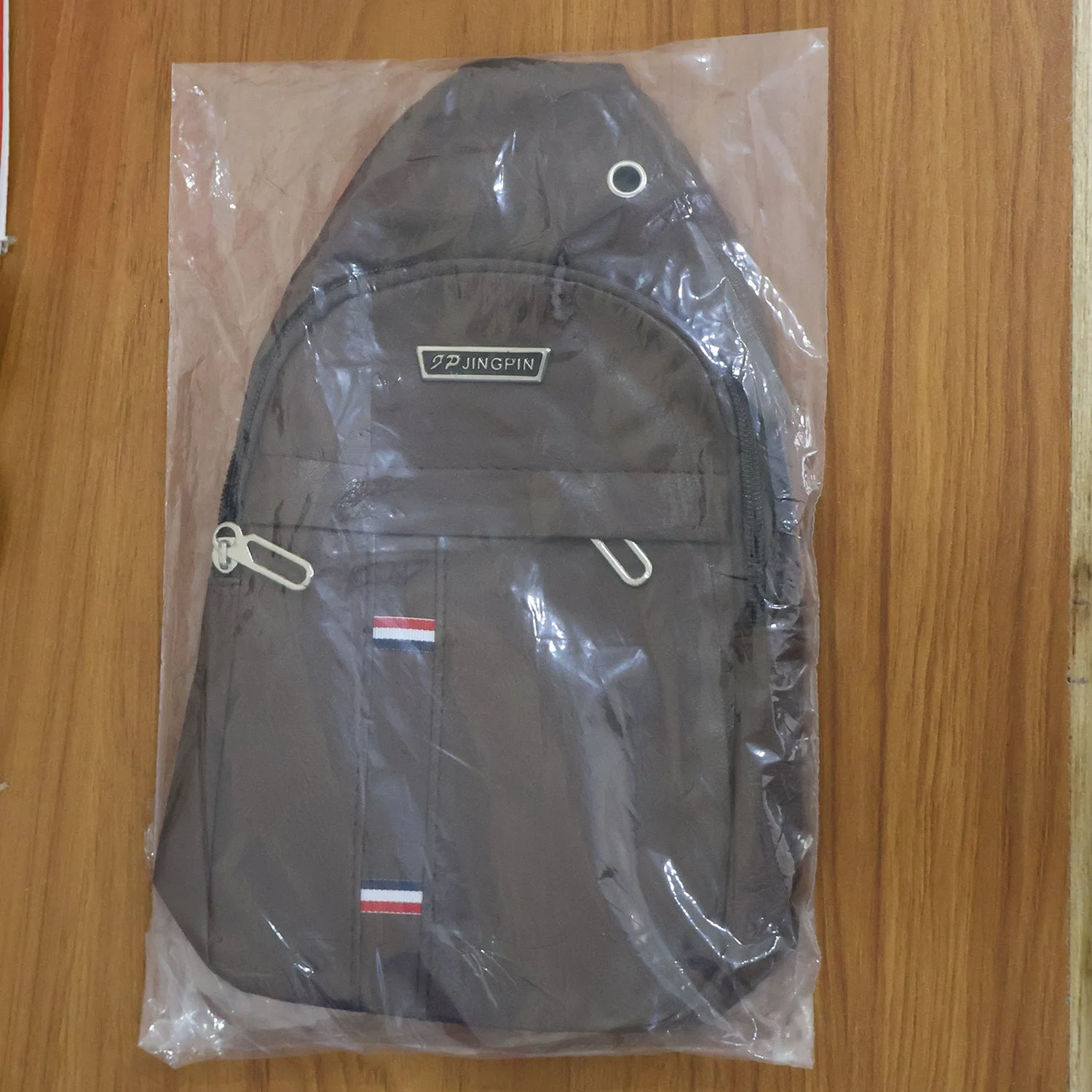mens-travel-shoulder-bag-with-earphone-hook webp