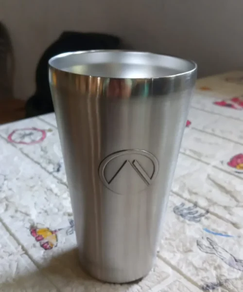 vacuum-insulated-travel-mug-for-hot-and-cold-drinks webp