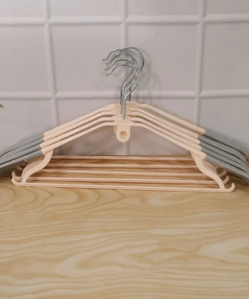 clothes-hangers-for-shirts-and-pants webp