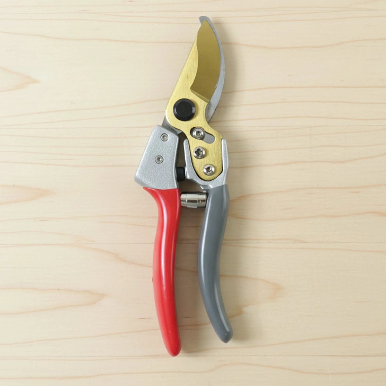 garden-cutters-for-branches webp