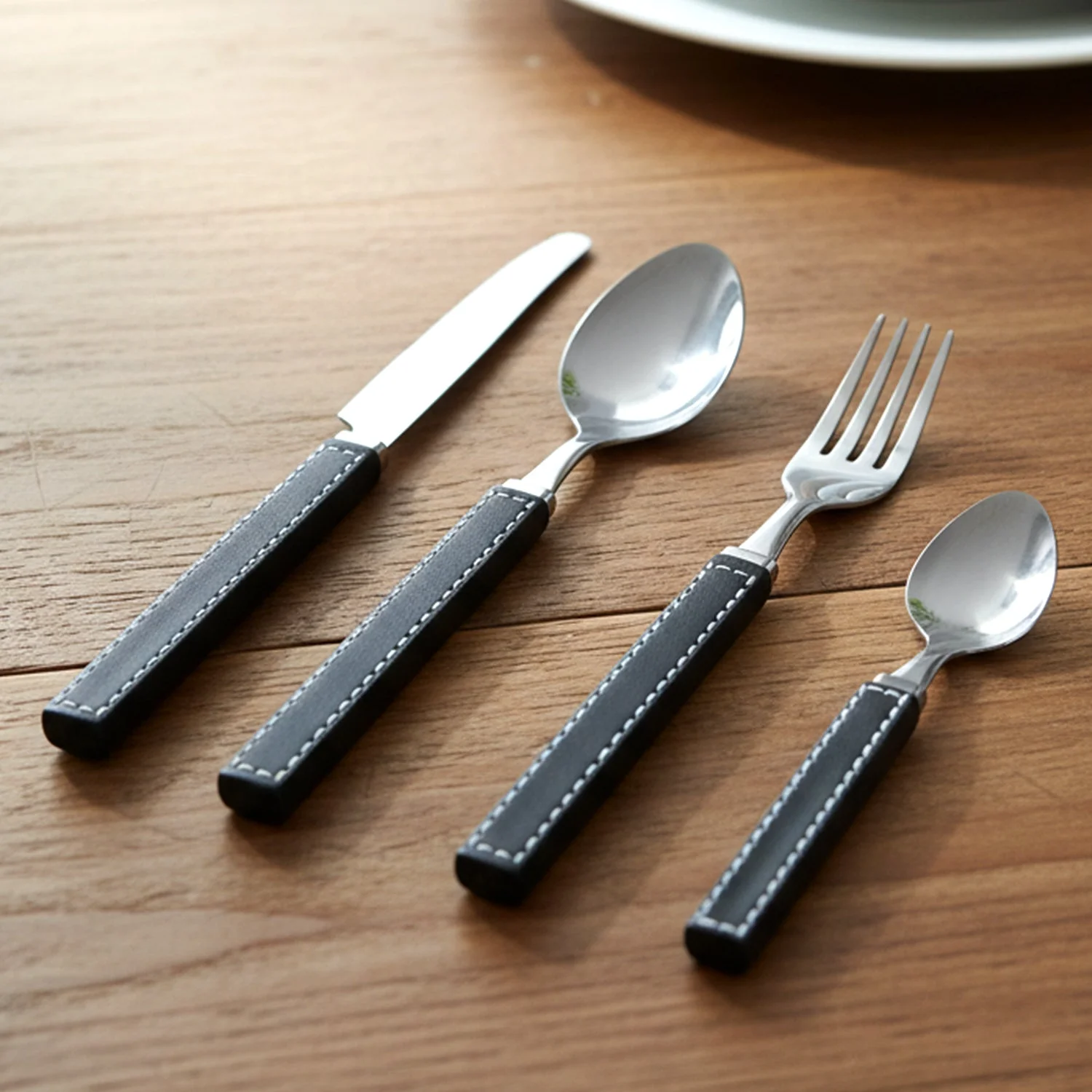 kitchen-cutlery-set-with-tray webp