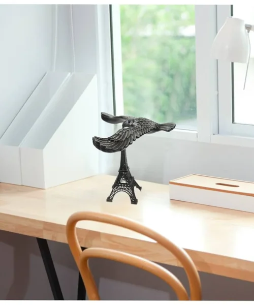 metal-eiffel-tower-statue-for-office-decoration webp
