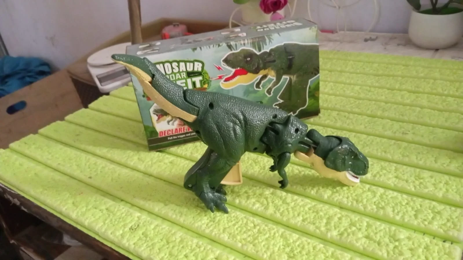 moving-dinosaur-toy-for-toddlers webp