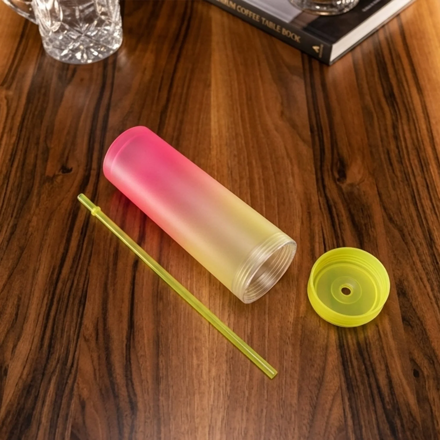 plastic-drinking-tumbler-with-lid webp