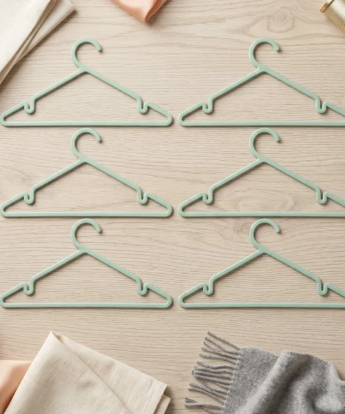 plastic-hangers-1 webp