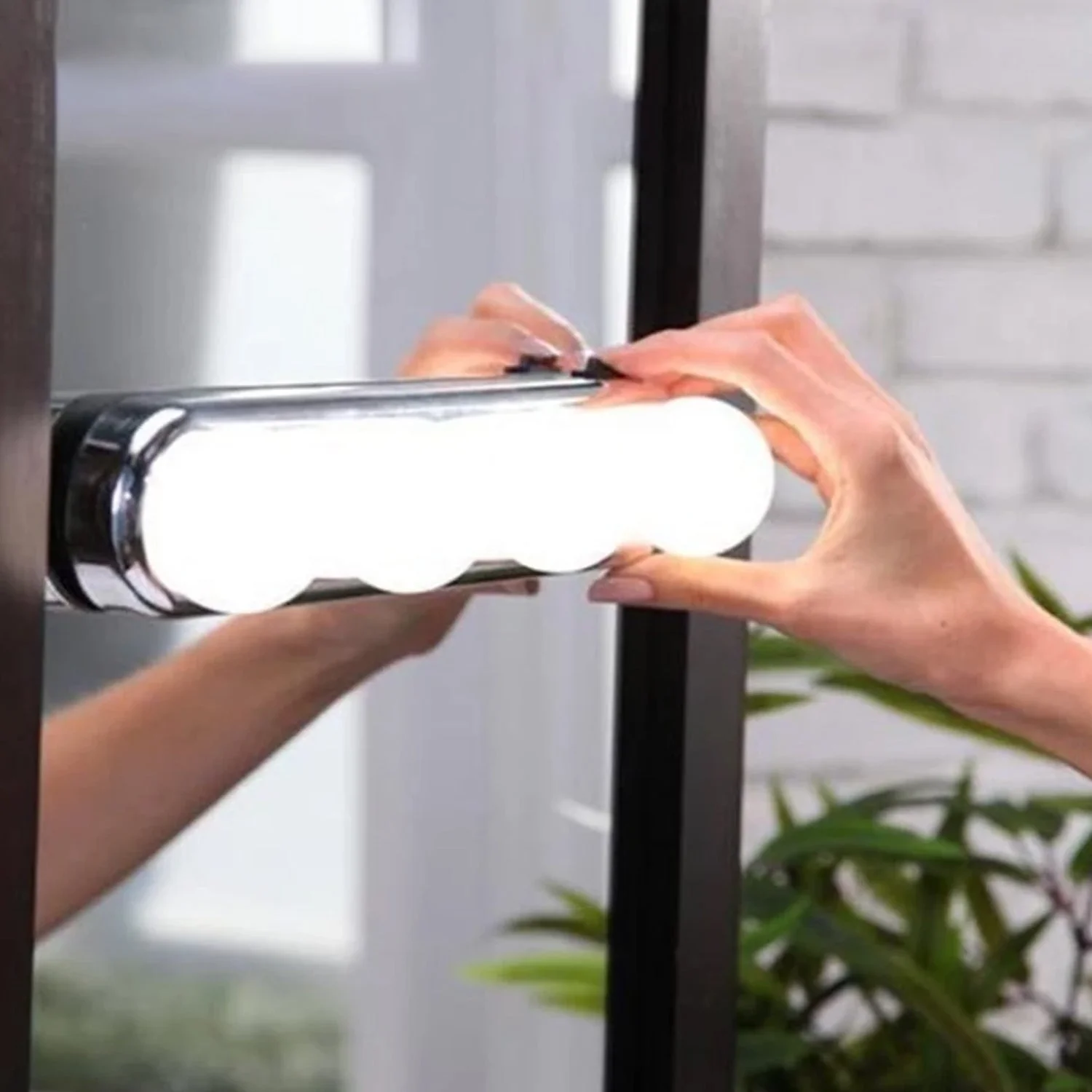 portable-makeup-mirror-with-light webp