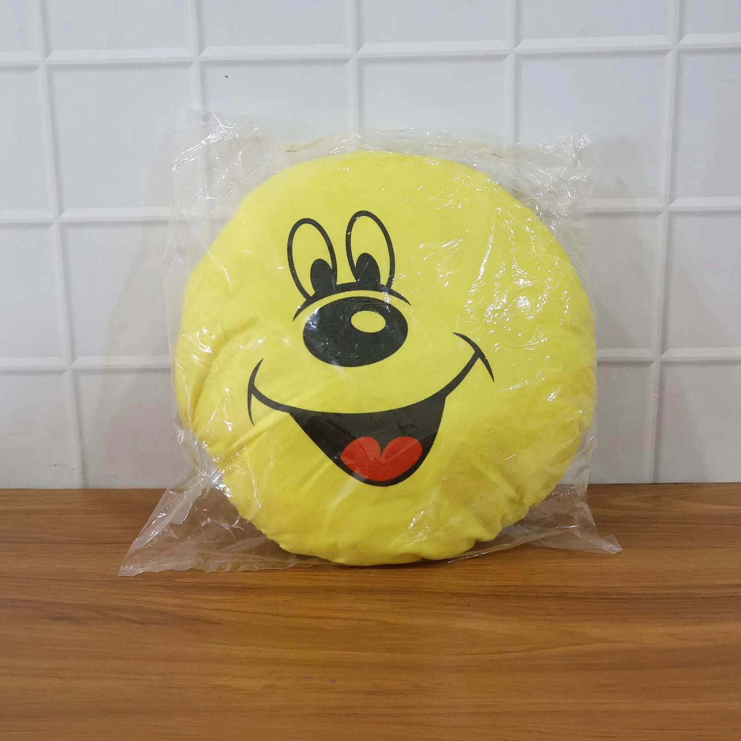 round-smiley-face-cushion webp