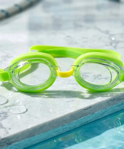 swimming-goggles-with-case-1 webp